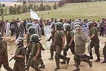 Foto: Carabineros - policia militarizada ataca comunidad mapuche